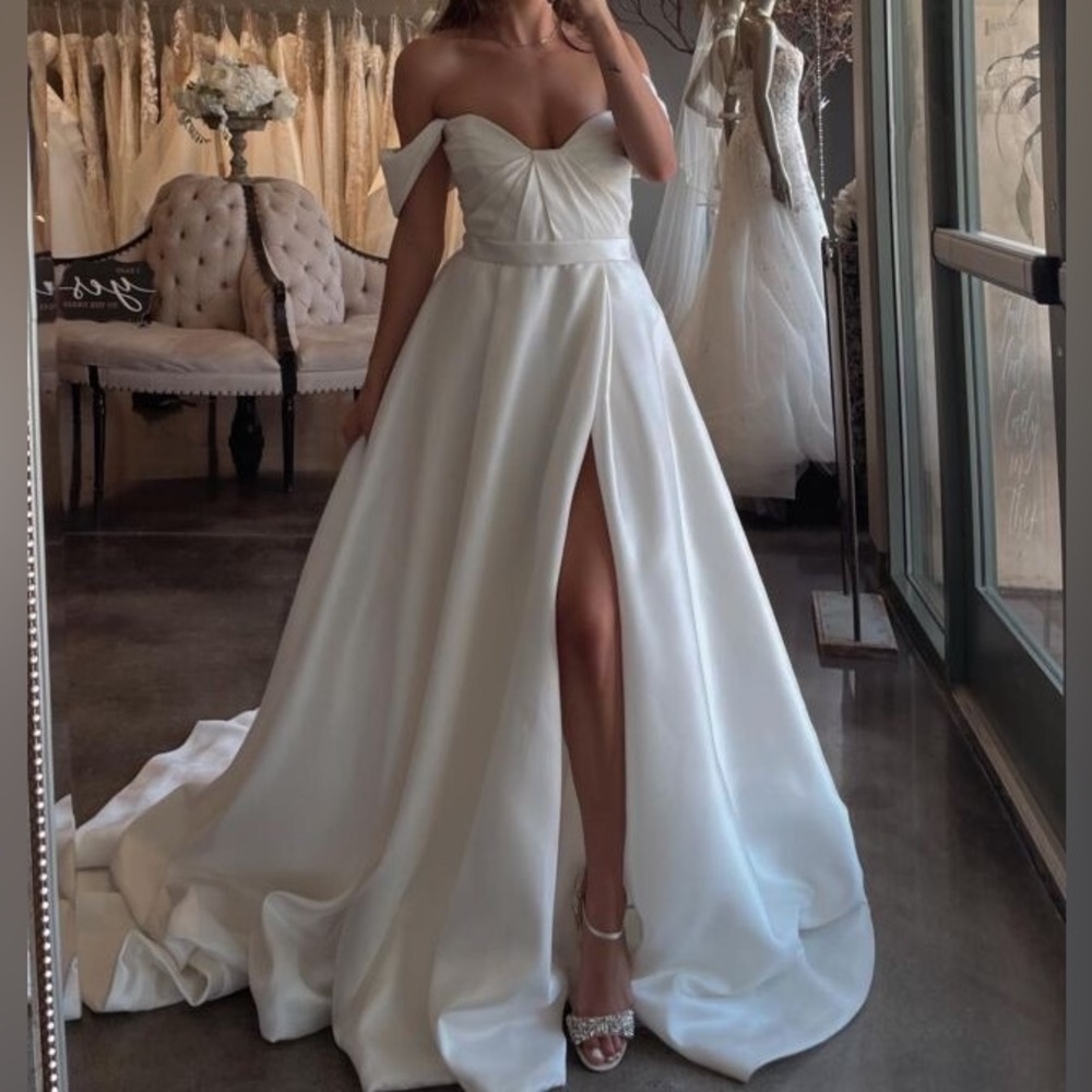 Pronovias Dominique Wedding Gown NEW w/Tags - Picture 5 of 5